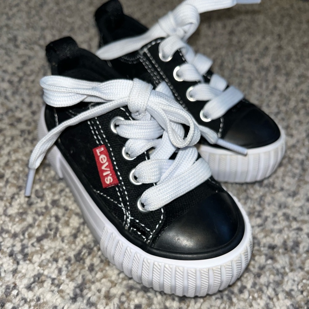 Levi’s Sneakers Toddler Size 5